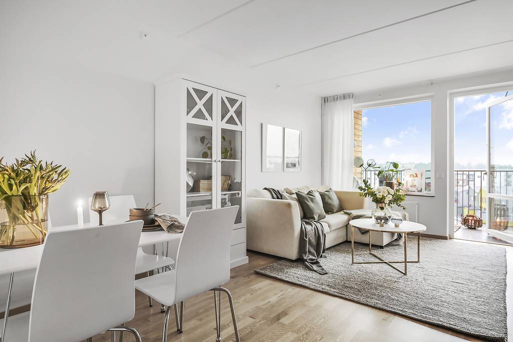 lagenhetsrenovering malning lagga nya tragolv hallonbergen sundbyberg